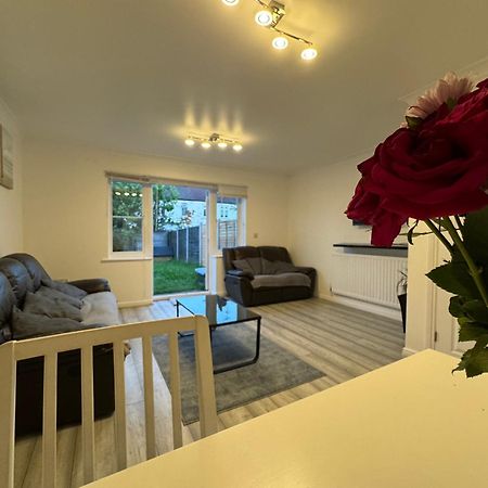 Spacious 3 Bedroom Home, With Private Driveway 5 Minutes From Excel Centre & Custom House Londra Dış mekan fotoğraf