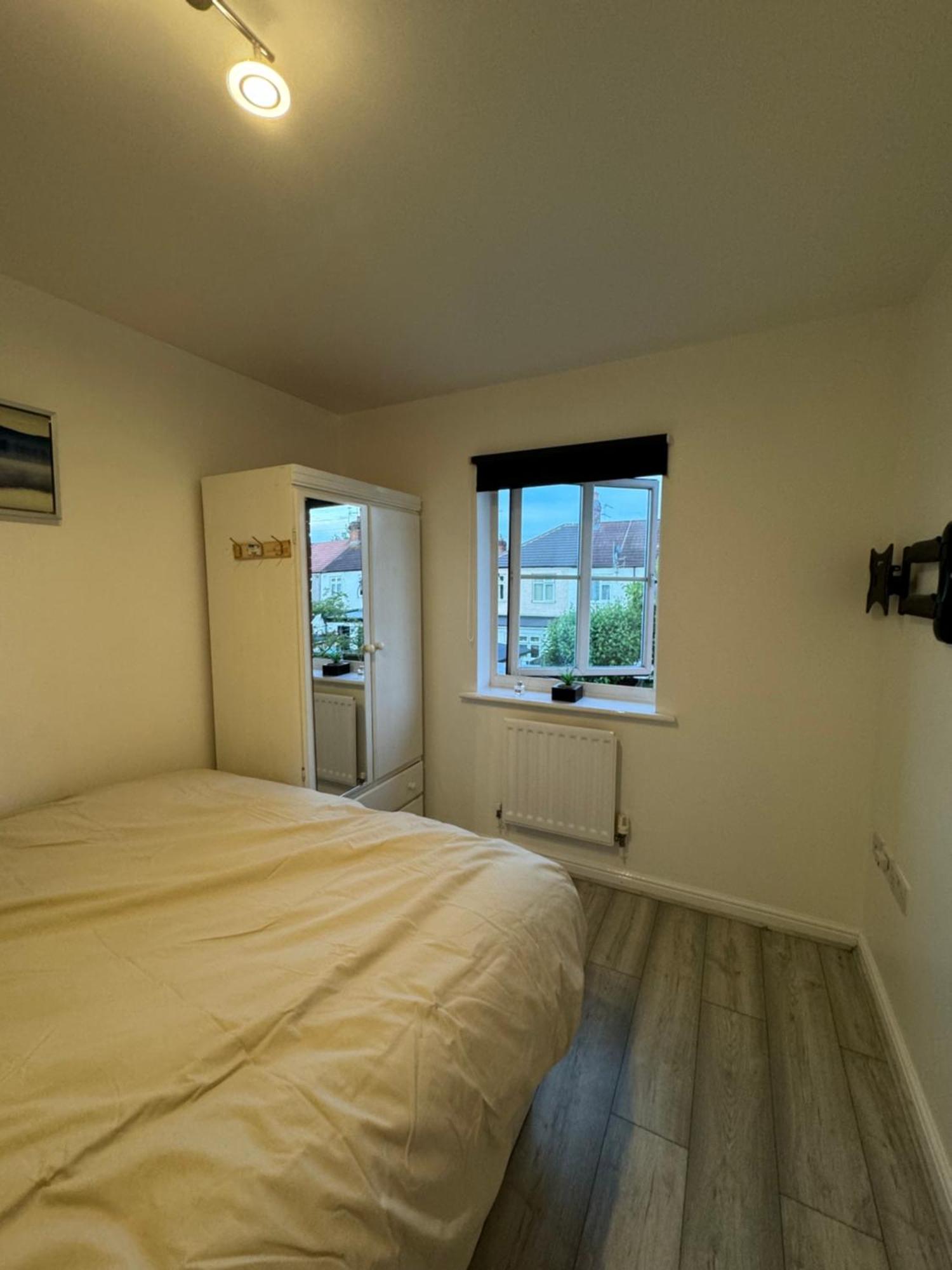 Spacious 3 Bedroom Home, With Private Driveway 5 Minutes From Excel Centre & Custom House Londra Dış mekan fotoğraf