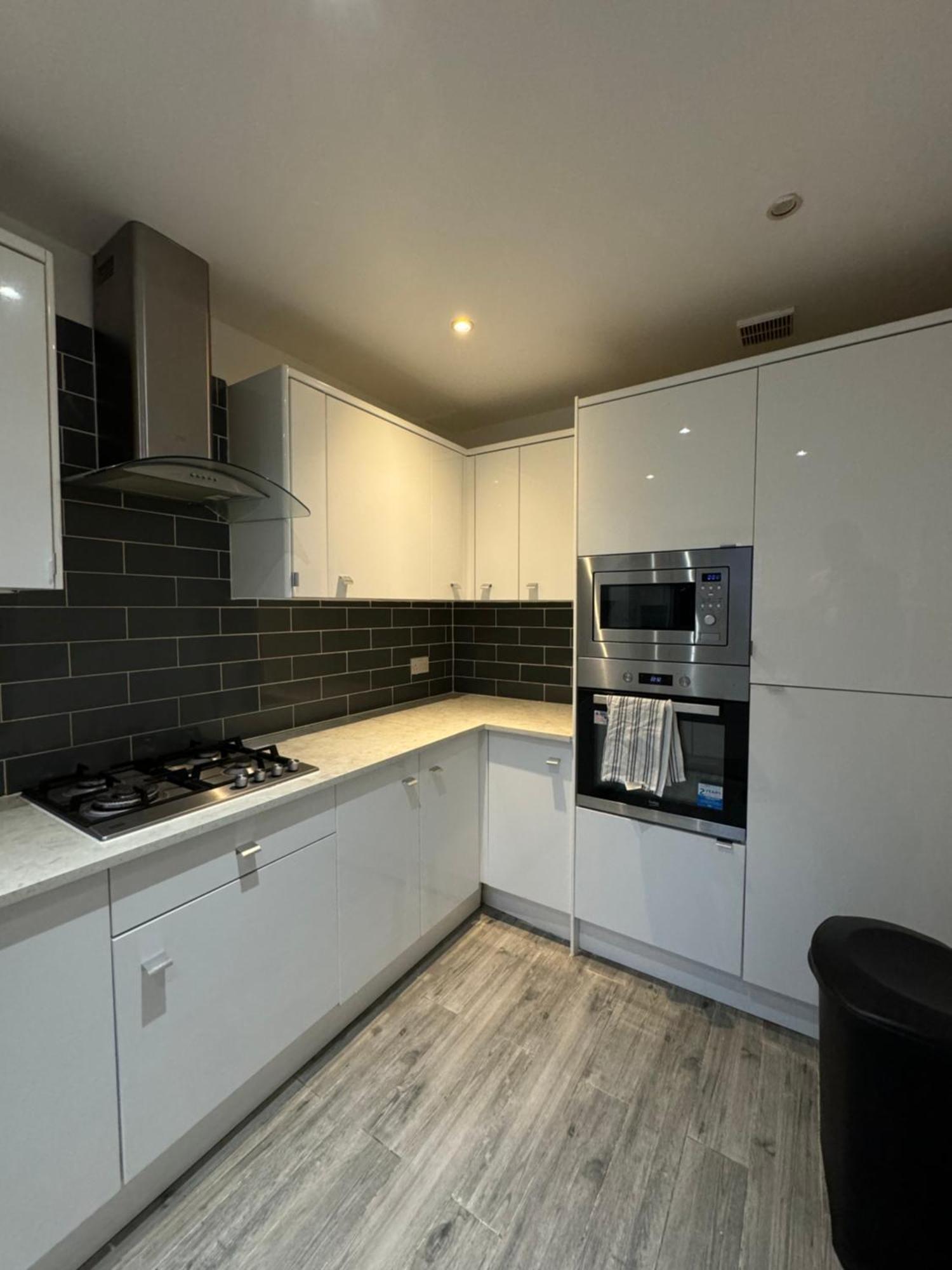 Spacious 3 Bedroom Home, With Private Driveway 5 Minutes From Excel Centre & Custom House Londra Dış mekan fotoğraf