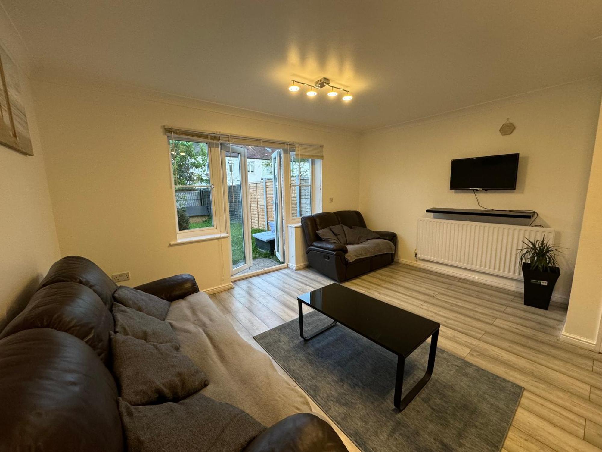 Spacious 3 Bedroom Home, With Private Driveway 5 Minutes From Excel Centre & Custom House Londra Dış mekan fotoğraf