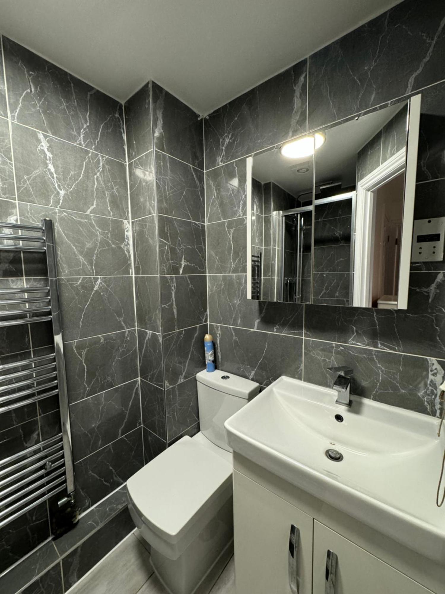Spacious 3 Bedroom Home, With Private Driveway 5 Minutes From Excel Centre & Custom House Londra Dış mekan fotoğraf